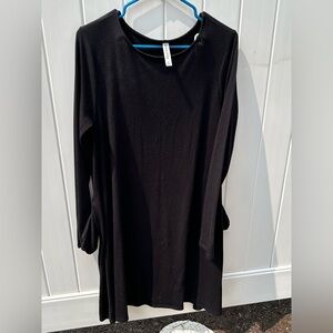 Zenana Outfitters Black Long Sleeve Crew Neck Dress